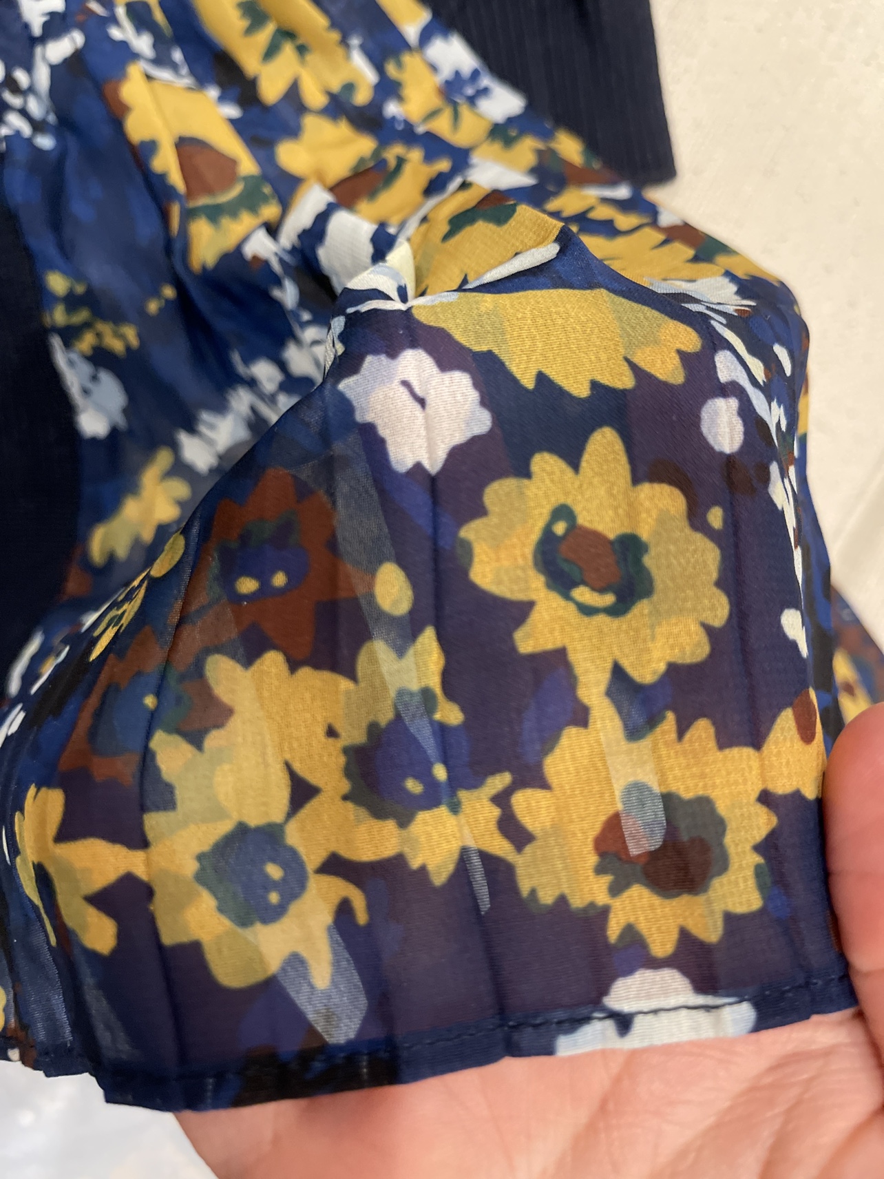 Korean Style Navy Floral Chiffon Knit image indicator(6)