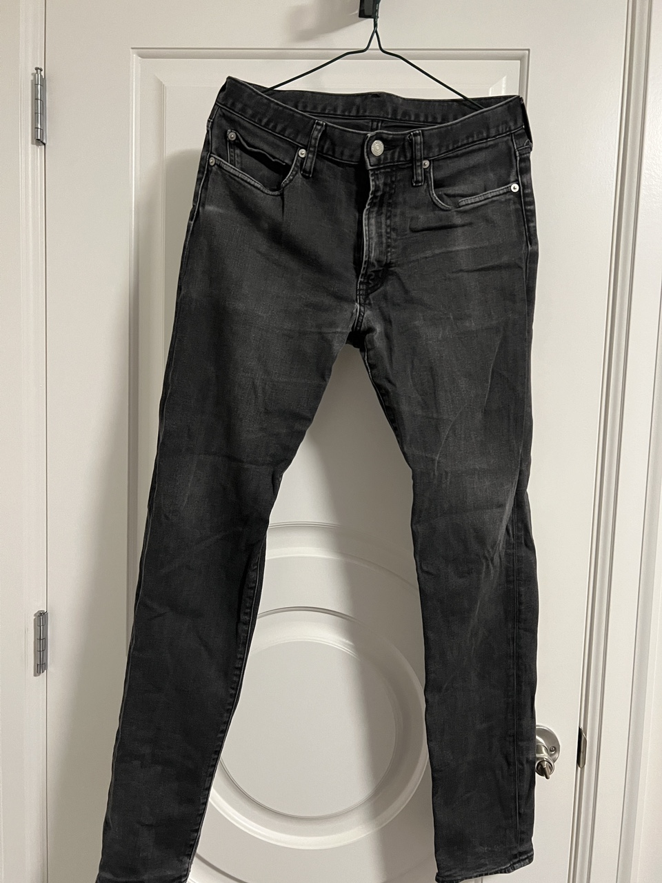 GU (a sister brand of UNIQLO) Extra Stretch Black Jeans image indicator(10)