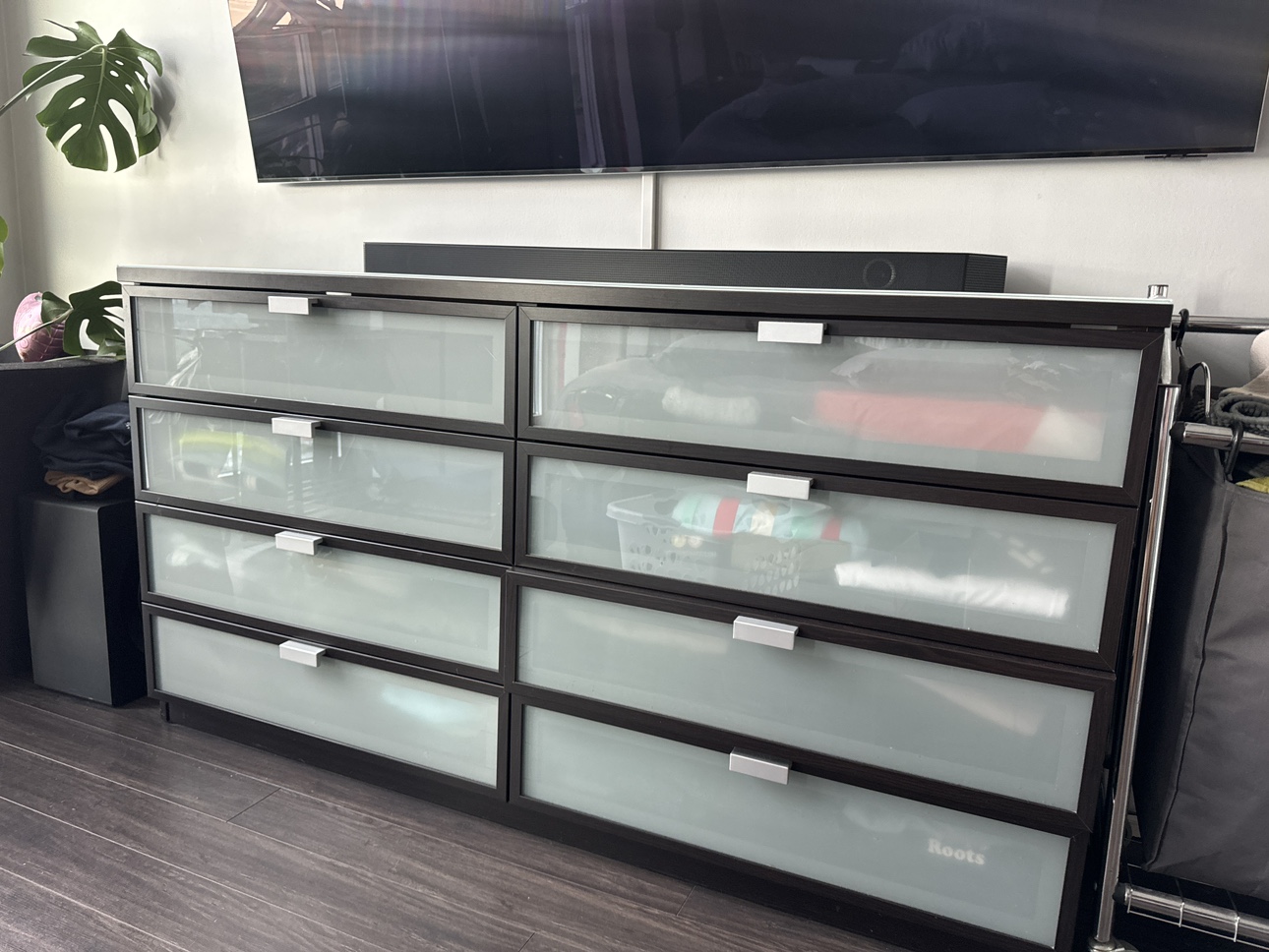6-Drawer Dresser with Glass Fronts and Top
