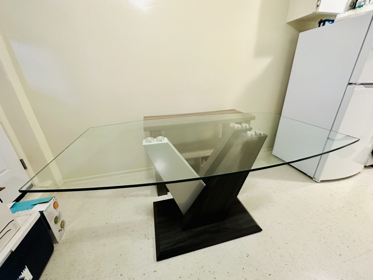 Stylish Glass Dining Table - photo 2
