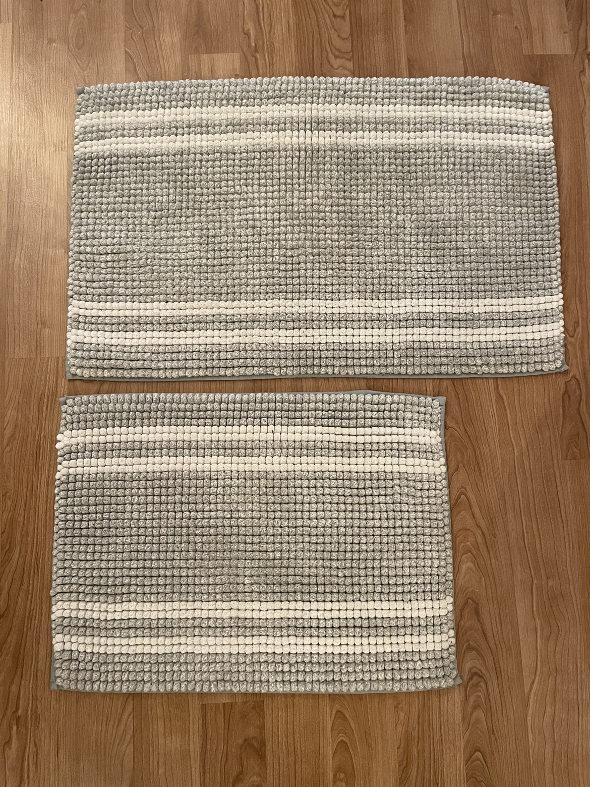 2 x Soft bathroom mats -like new thumbnail