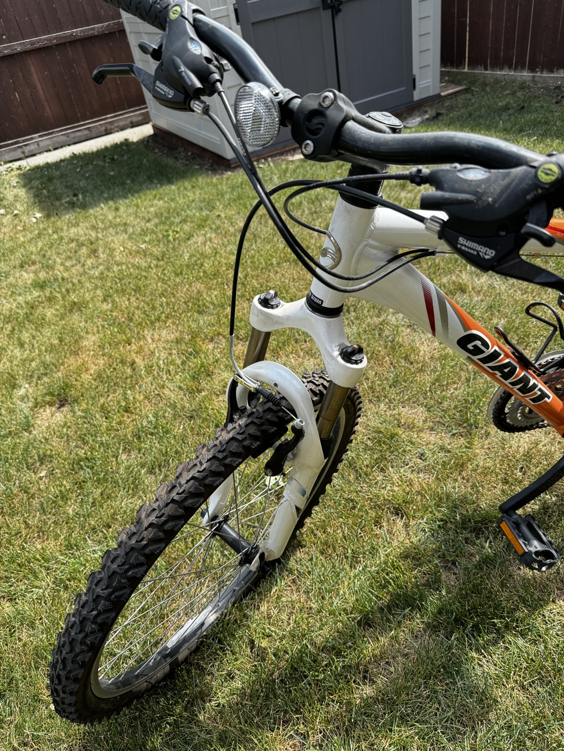 Giant mountain bike 26” wheel  in like new construction - photo 2