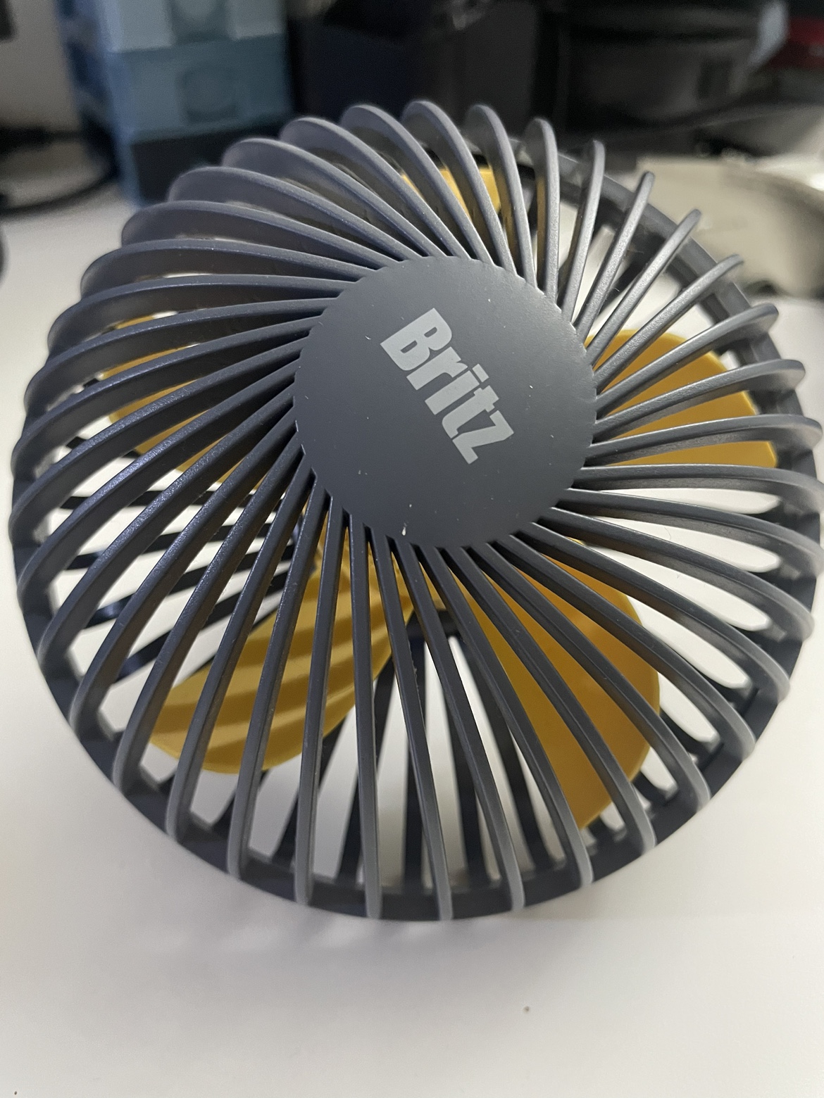 Small usb desk fan