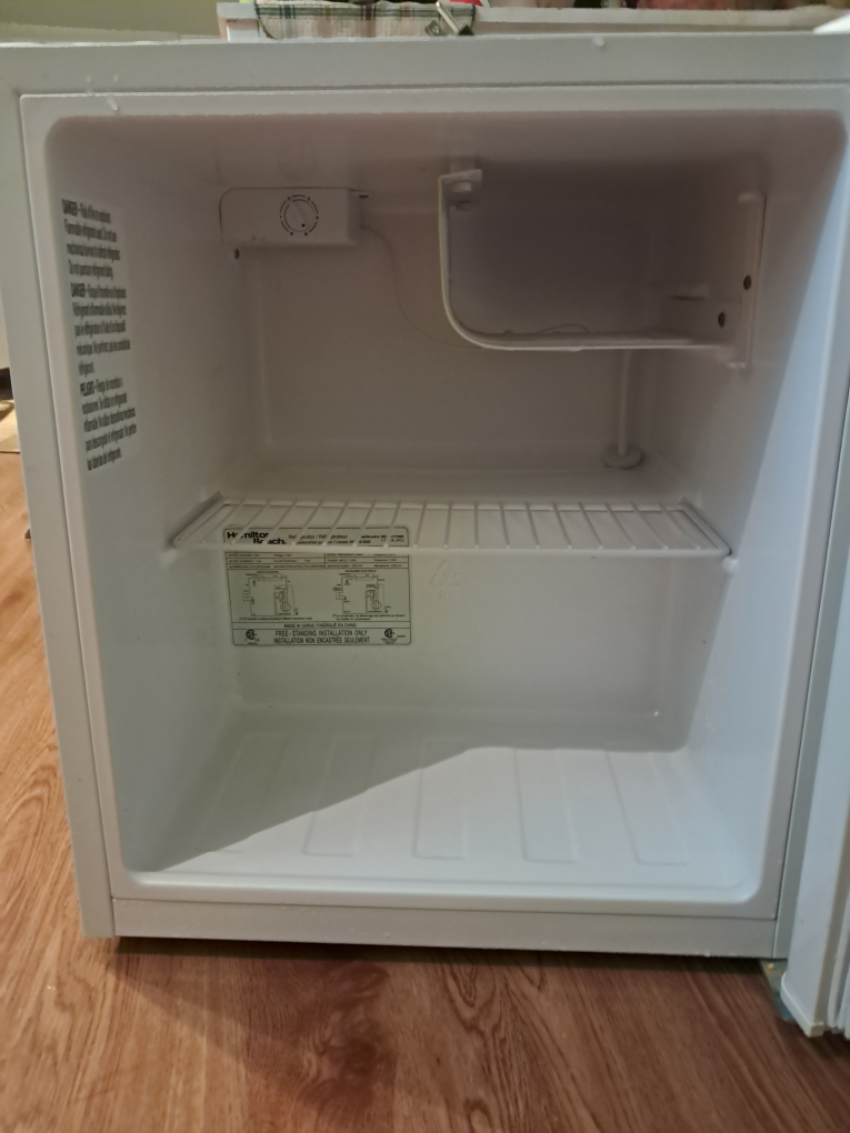 Hamilton Beach Mini fridge - photo 3