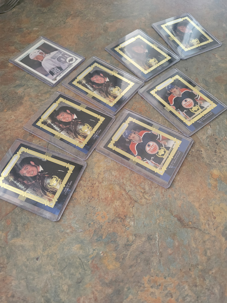 Hockey Cards Lot..8 cards in top loaders  of Wayne Gretzky thumbnail