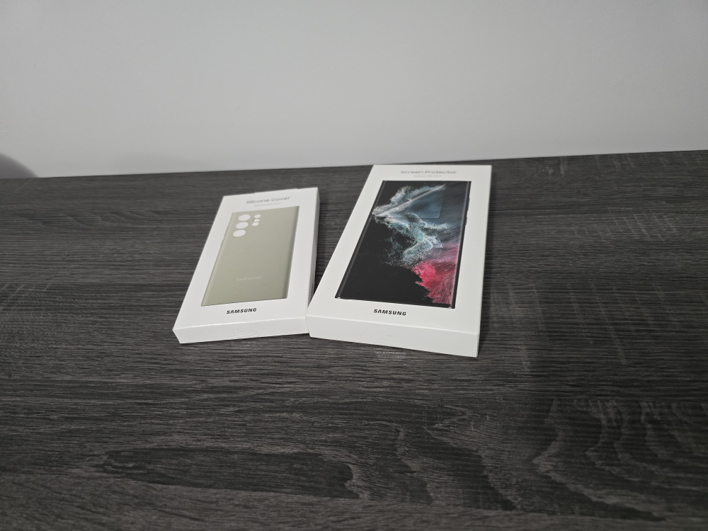Samsung Galaxy S22 Ultra Case and Screen Protector
