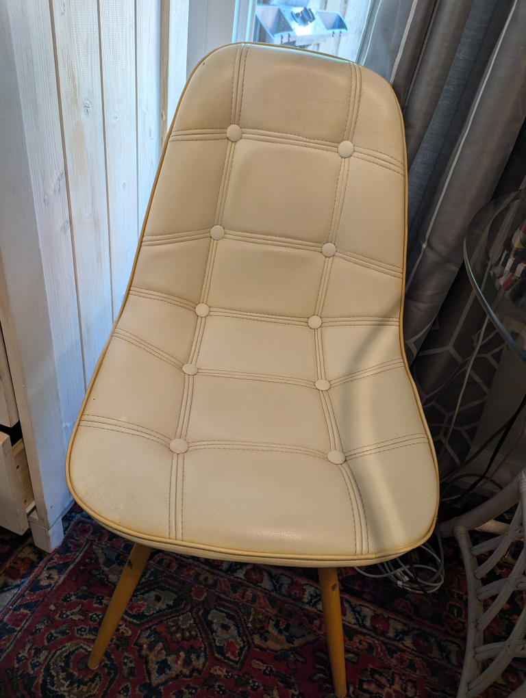 dinning table comes with 2 chairs. - photo 4