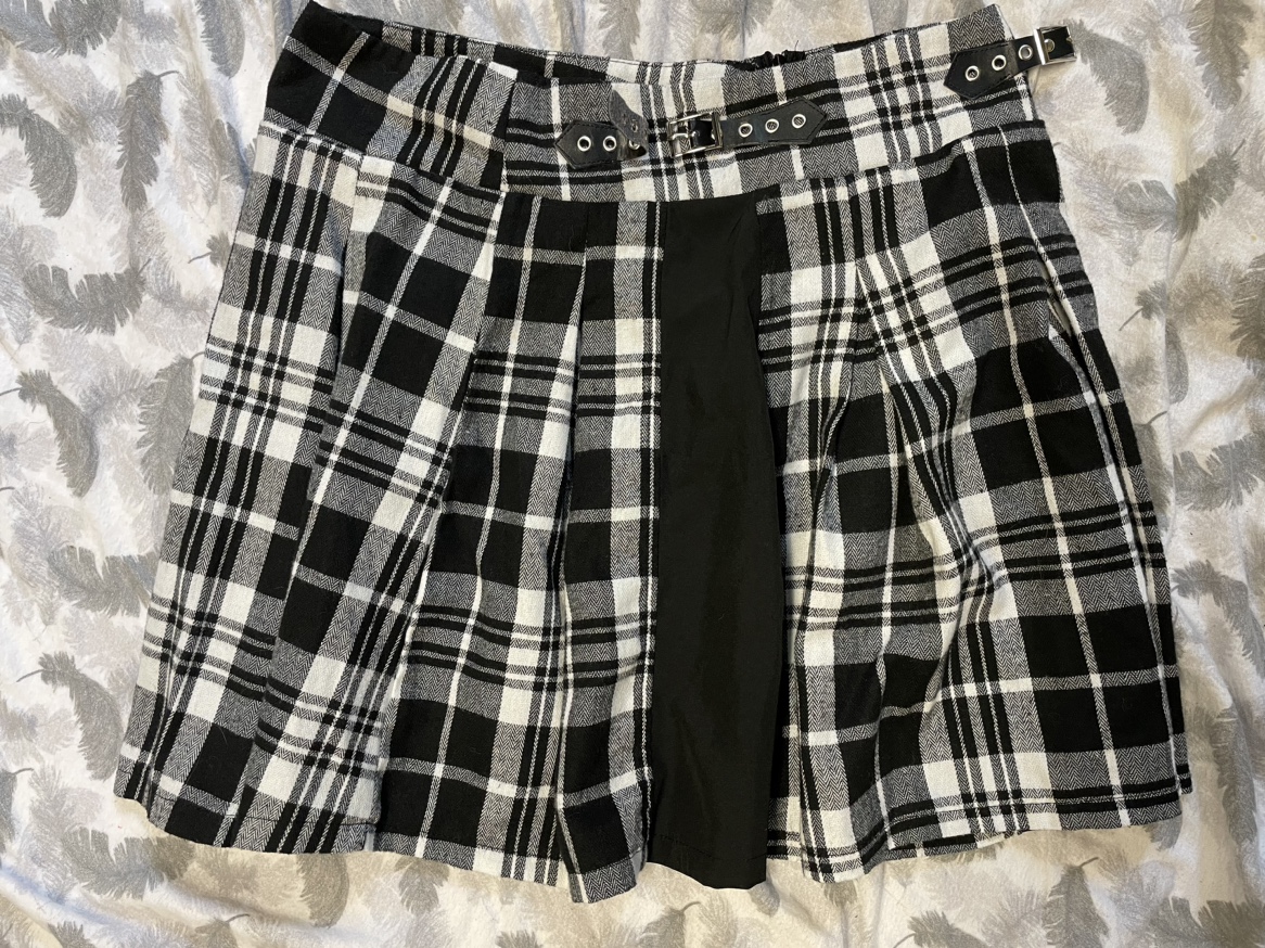 Black and white tartan pleated skirt with buckle belt