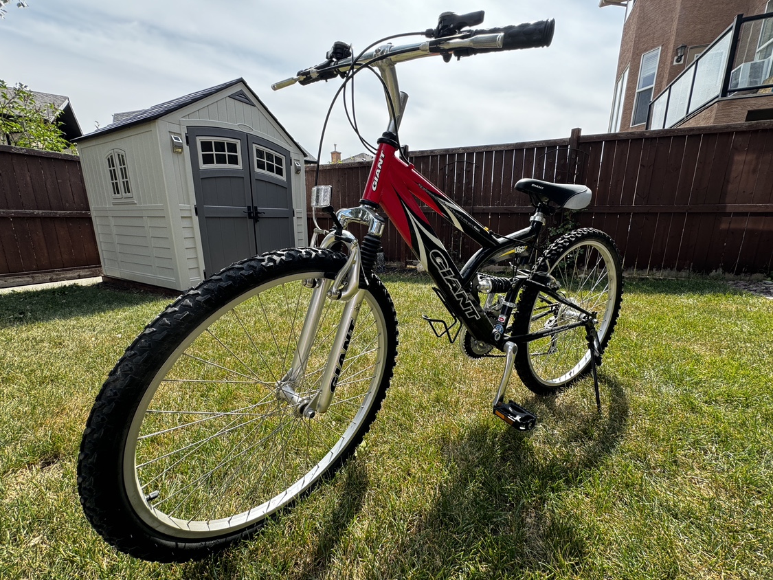 Giant mountain bike 26” wheel  in like new construction
