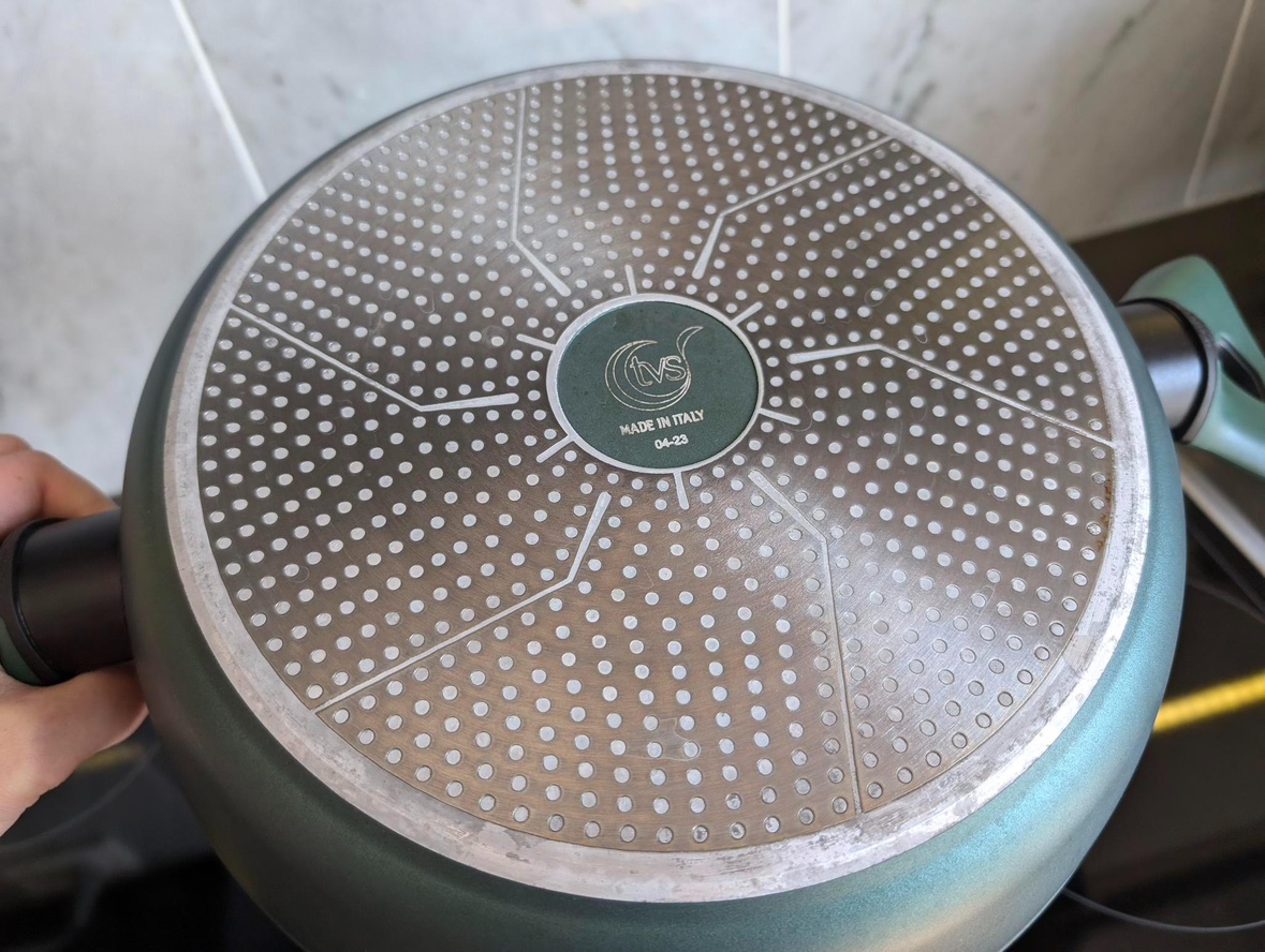 Green two-handled pan, aluminium, non-stick, Italian image indicator(2)