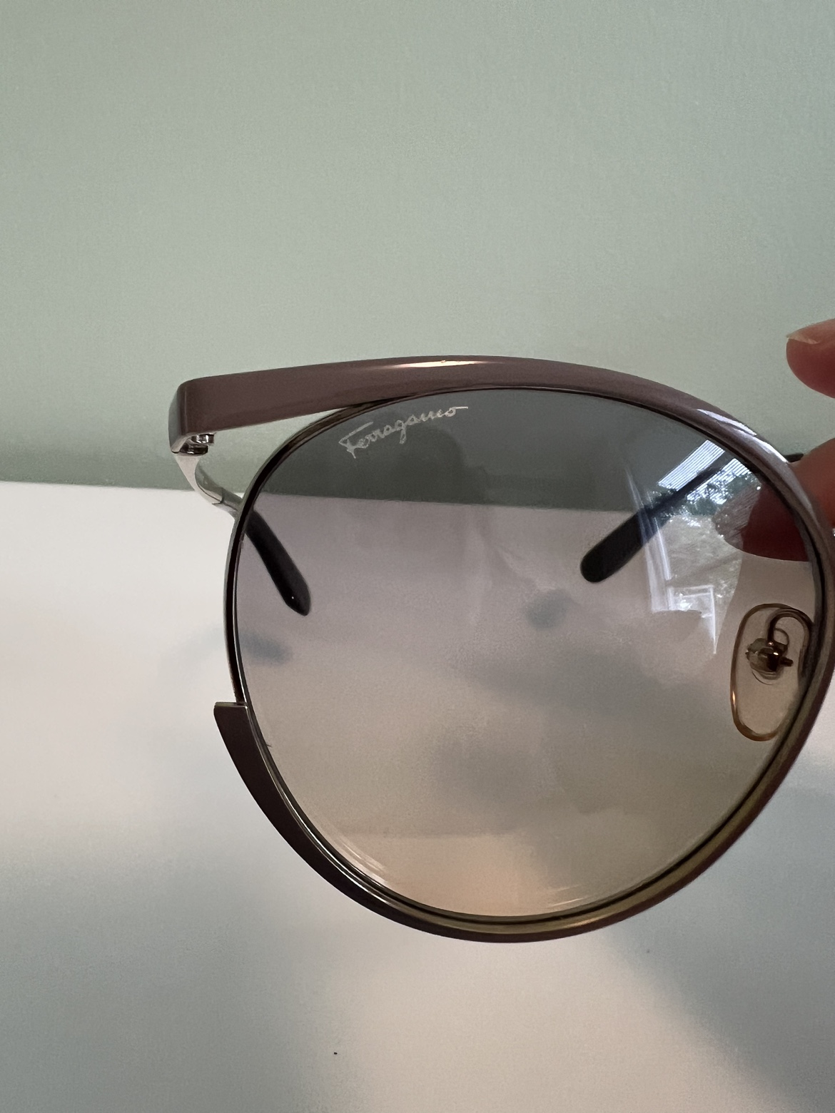 Round Salvatore Ferragamo Sunglasses image indicator(5)