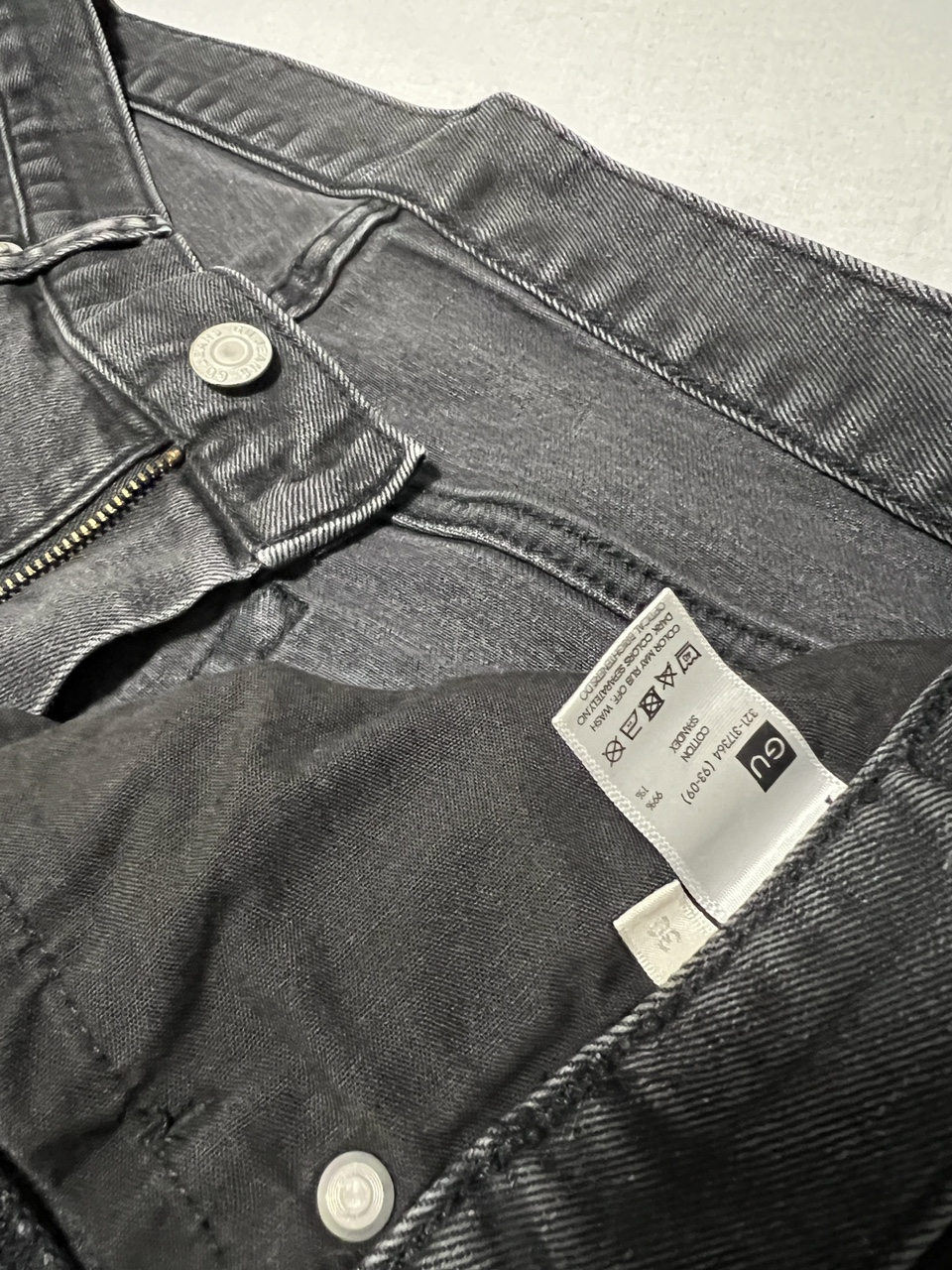 GU (a sister brand of UNIQLO) Extra Stretch Black Jeans image indicator(5)