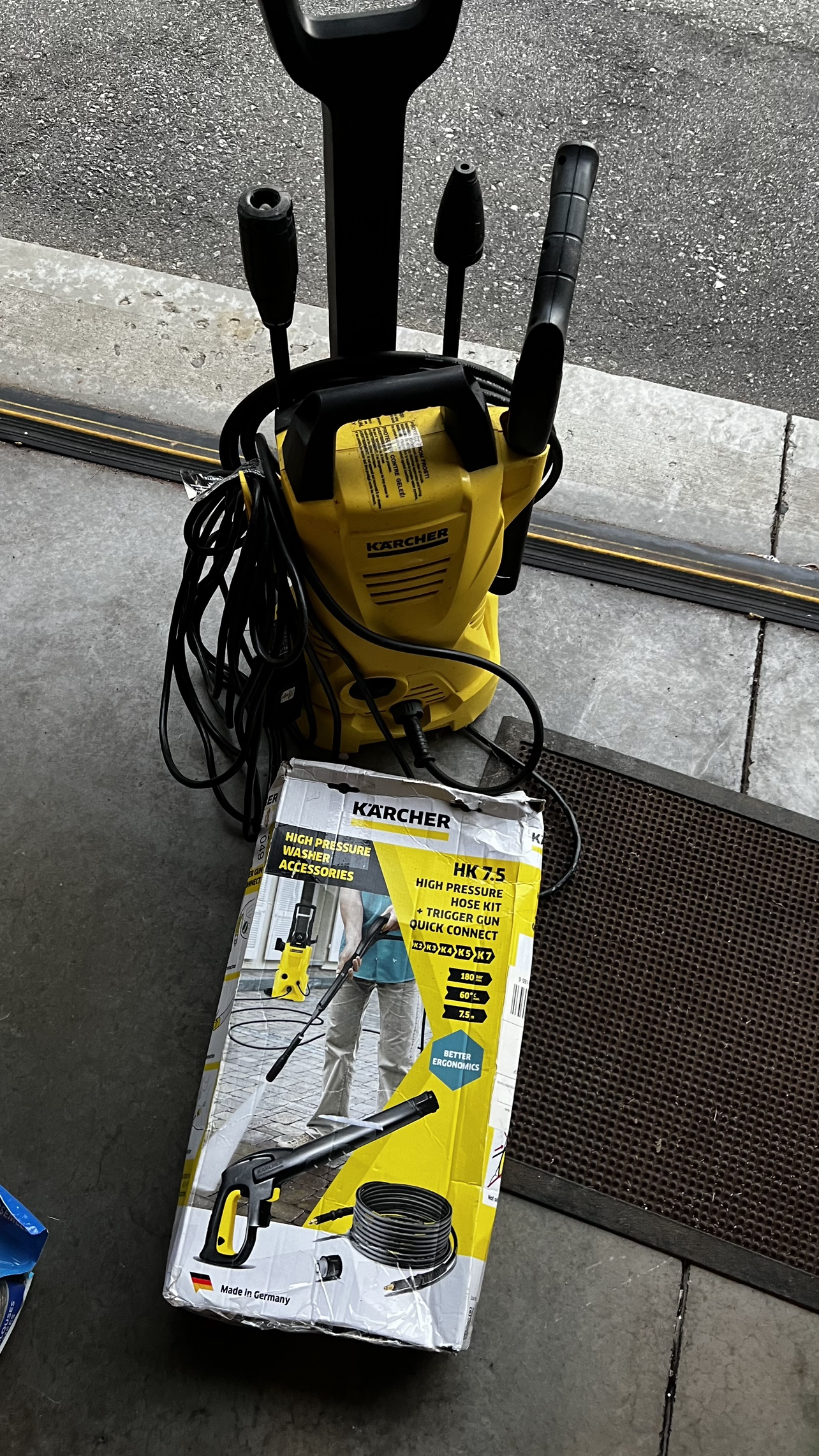 Karcher Pressure Washer with Accessories - photo 4