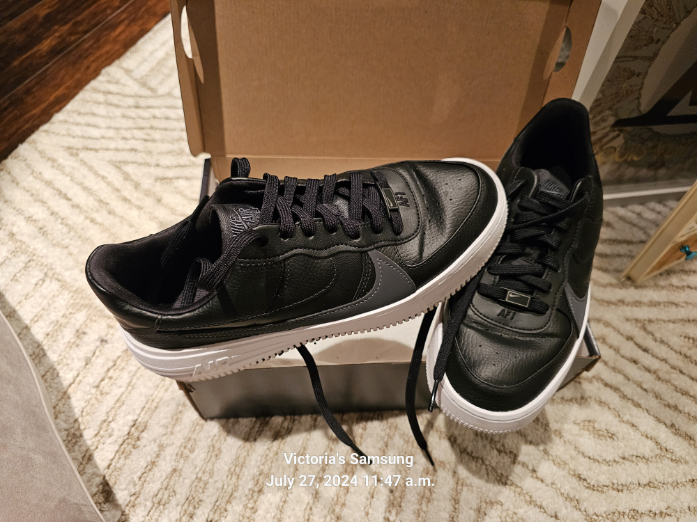 Womens Nike AirForce 1 size 9 1/2