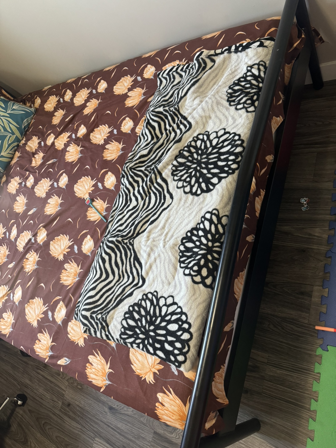 Queen Size Bed - photo 4