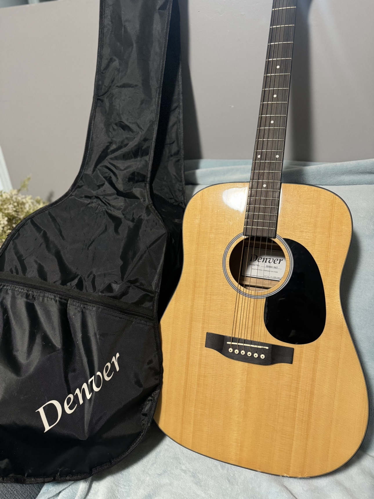 Denver Acoustic Guitar thumbnail