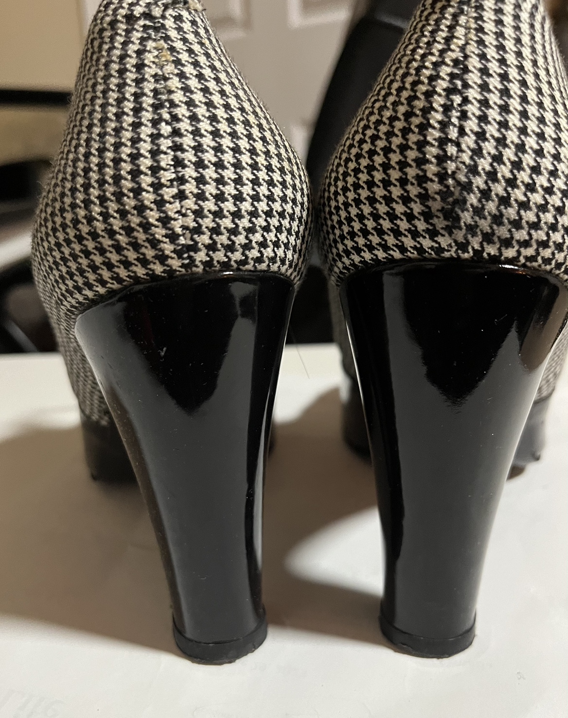 Women's shoe size 38, /7-7, 5 US image indicator(2)