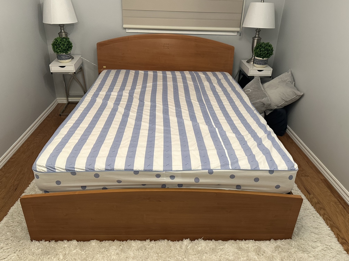 Queen bed frame and mattress - photo 2