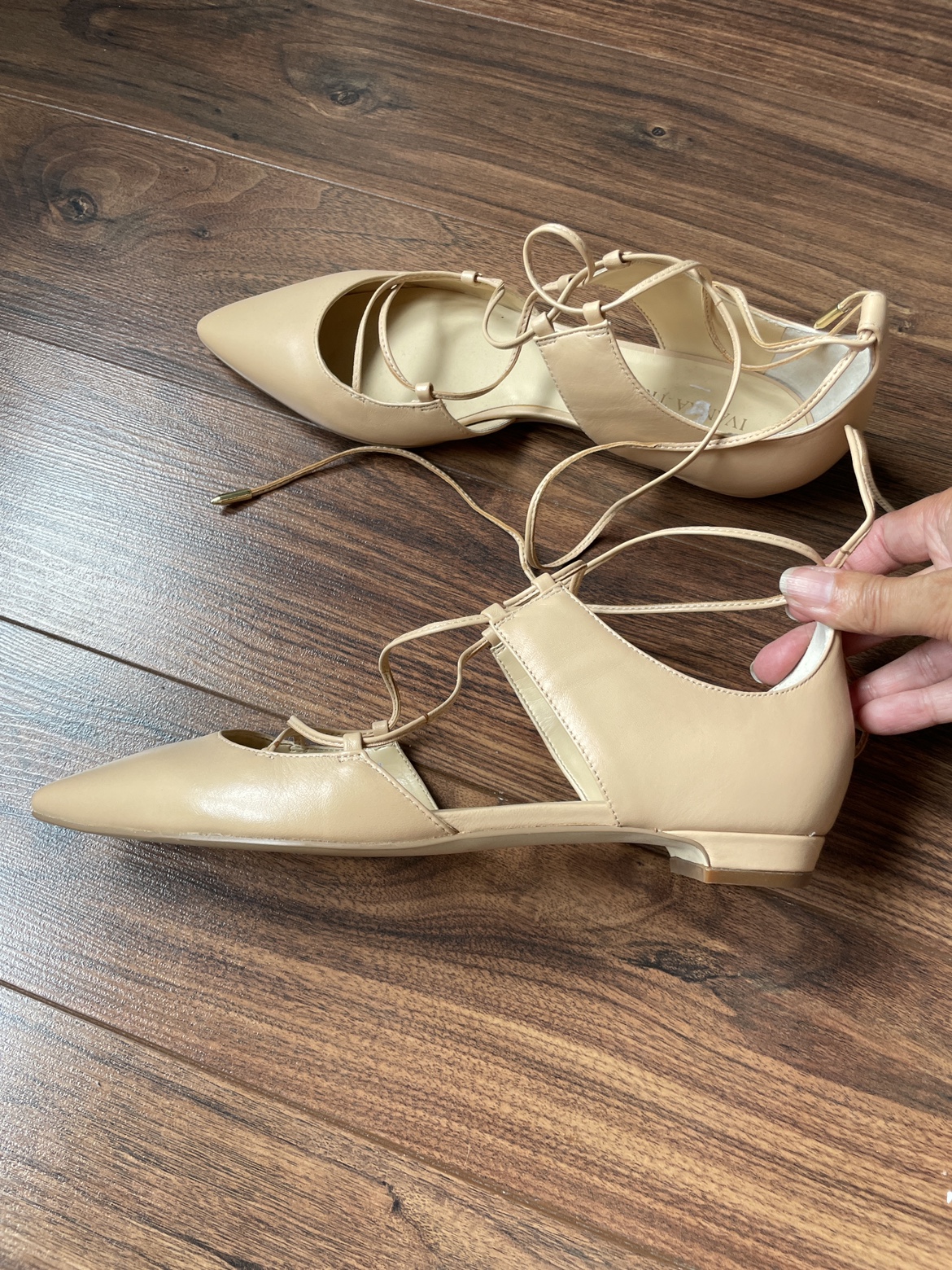 Ivanka Trump tan shoes image indicator(5)