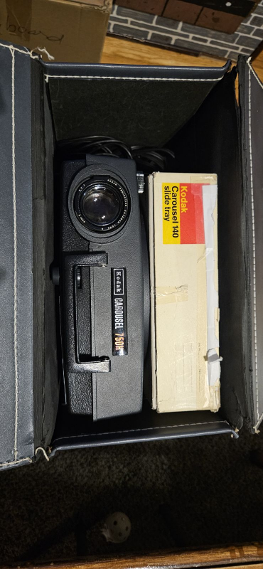 Kodak Carousel 750H Slide Projector - photo 2