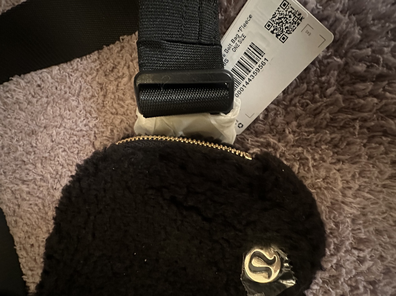 Brand new Lululemon Belt Bag black fleece o/a - photo 2