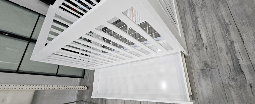 White Crib with Storage Drawer image indicator(4)