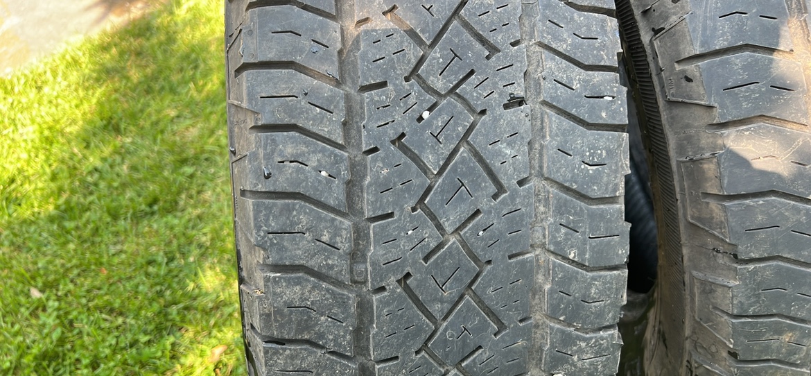 Set of 4 Tires tires - photo 4