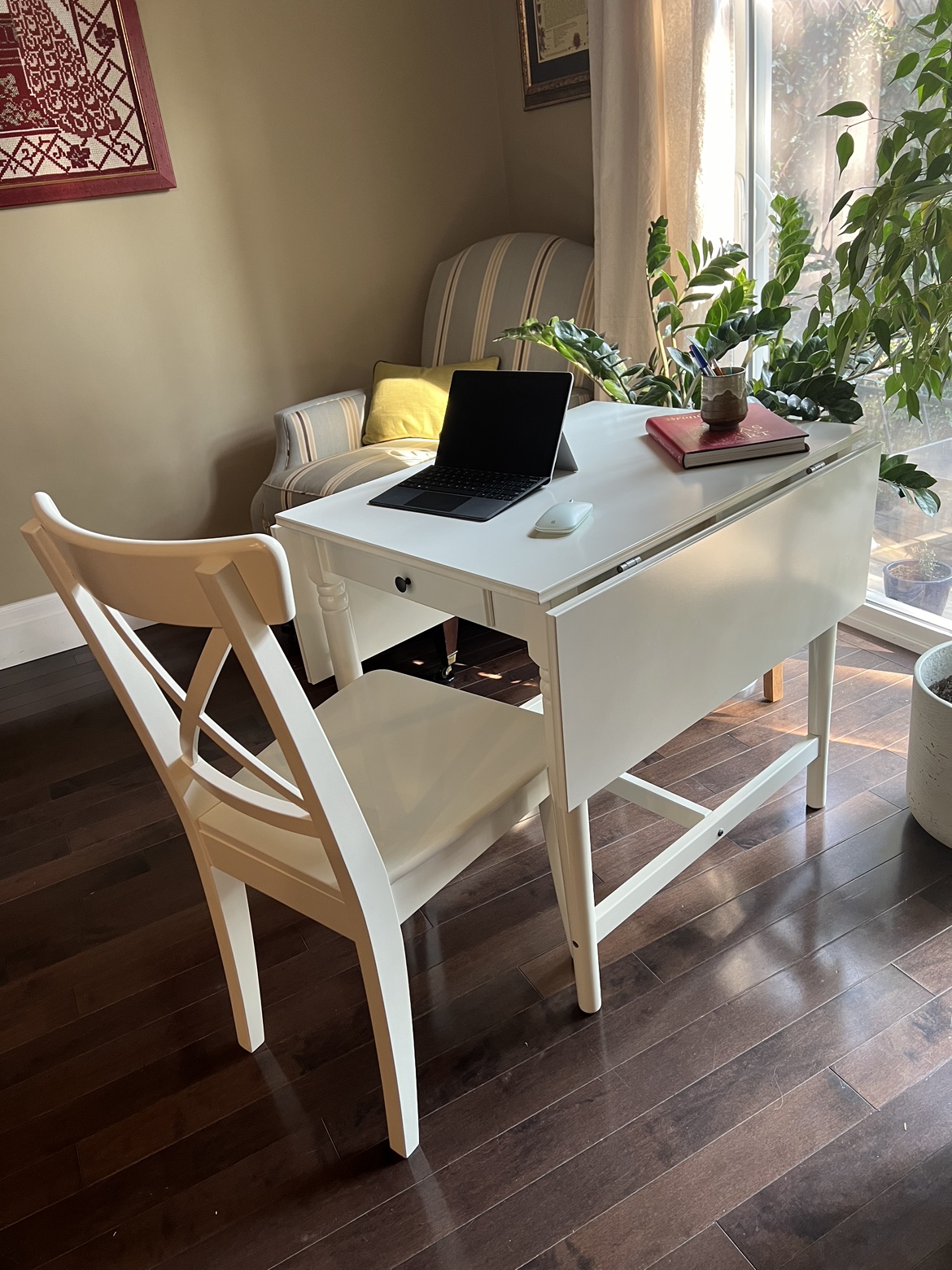 Cute Table/Desk with Chair - photo 5