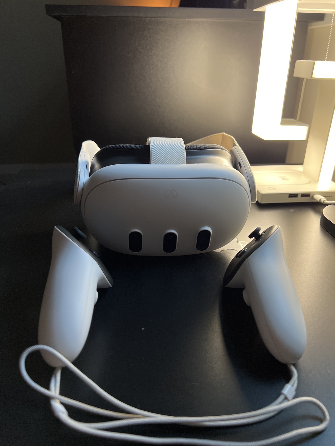Meta Quest 3 Mixed Reality Headset 128GB with Carry Case thumbnail