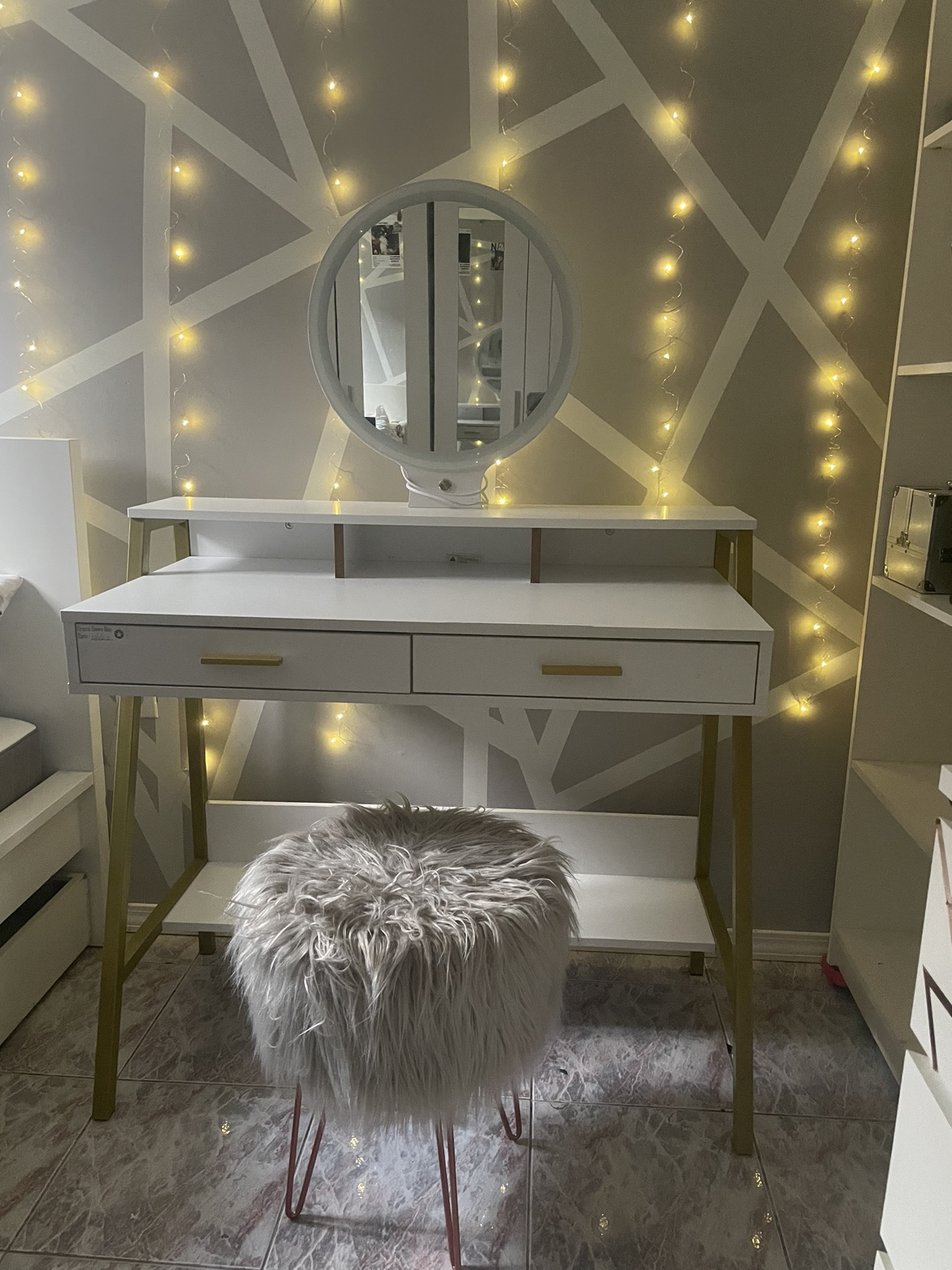 White vanity / desk