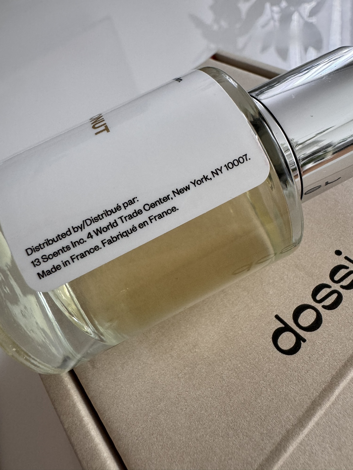 Dossier “Powdery Coconut” Perfume image indicator(2)