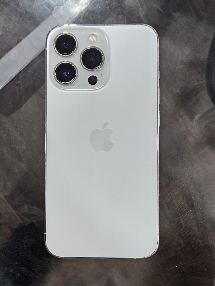 iPhone 13 Pro 256GB. Willing to trade for Zfold4 s23