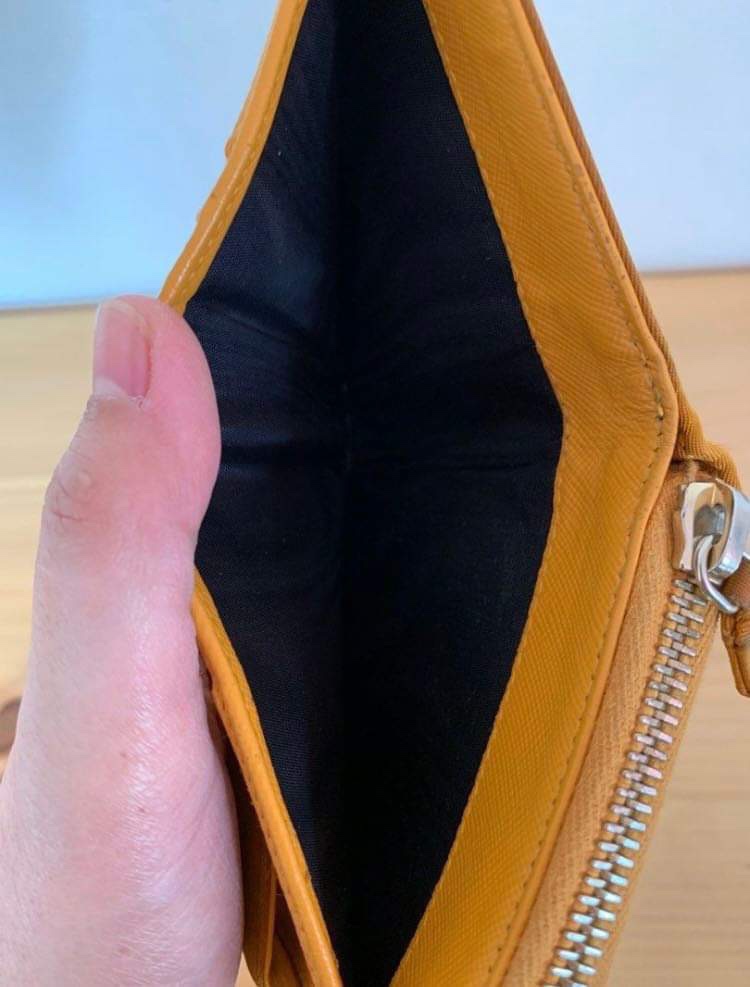 Prada Wallet image indicator(3)