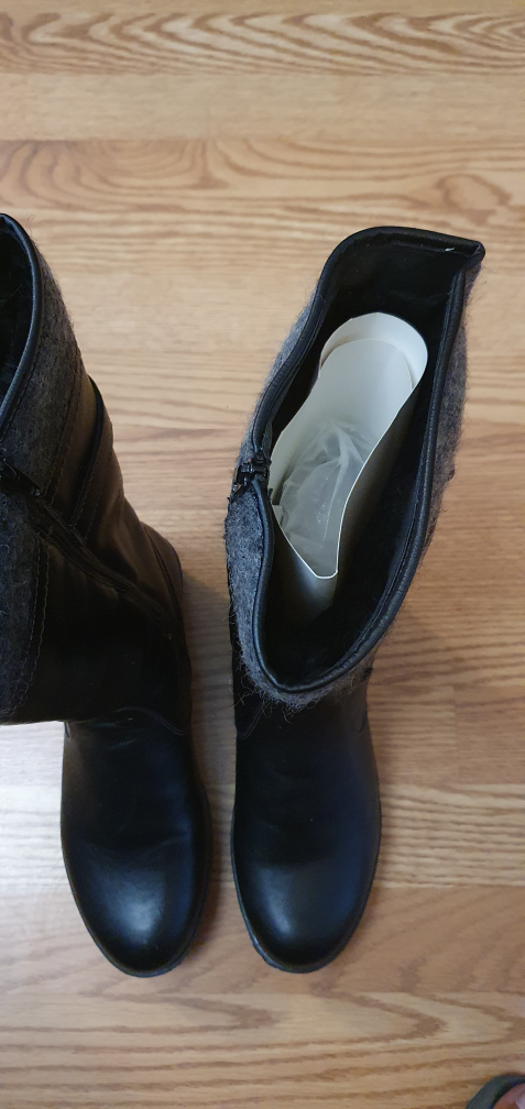 Black Shin-High Boots with Grey Trim - photo 3