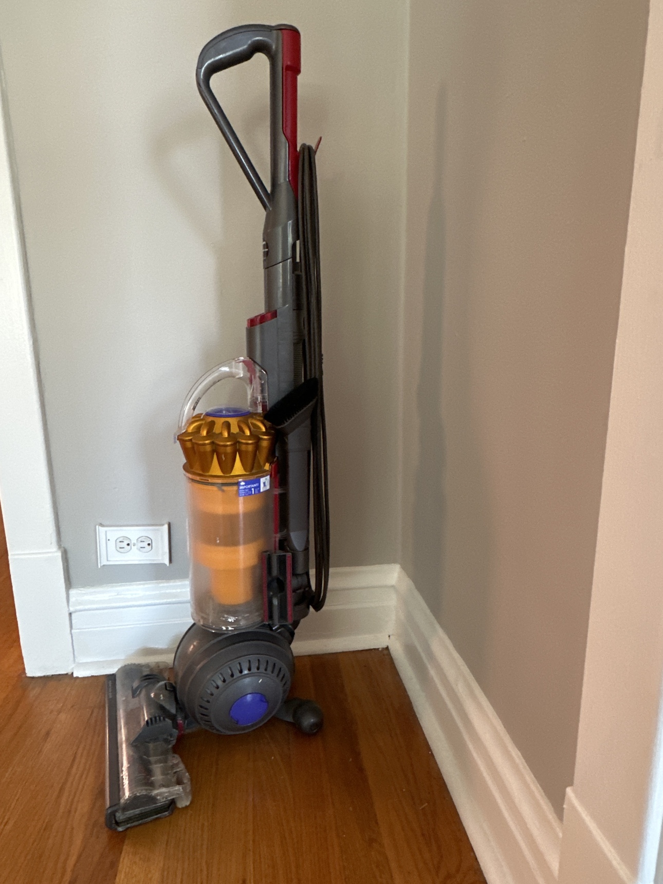 ❗️MOVING SALE ❗️Dyson DC40 Upright Vacuum - photo 2