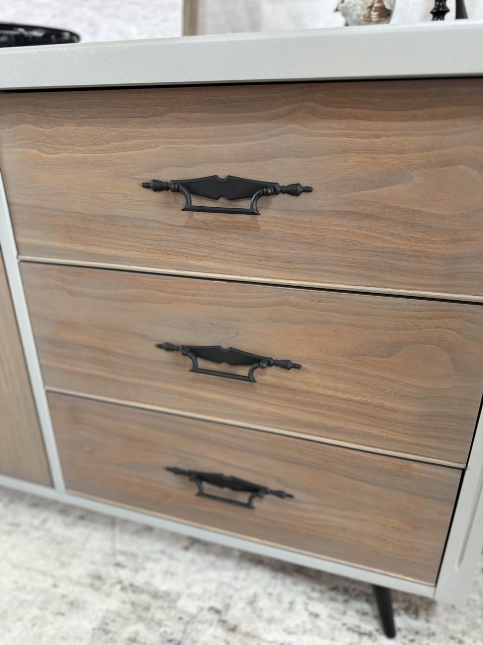 Beautifully Refinished Sideboard/TV Stand - photo 5