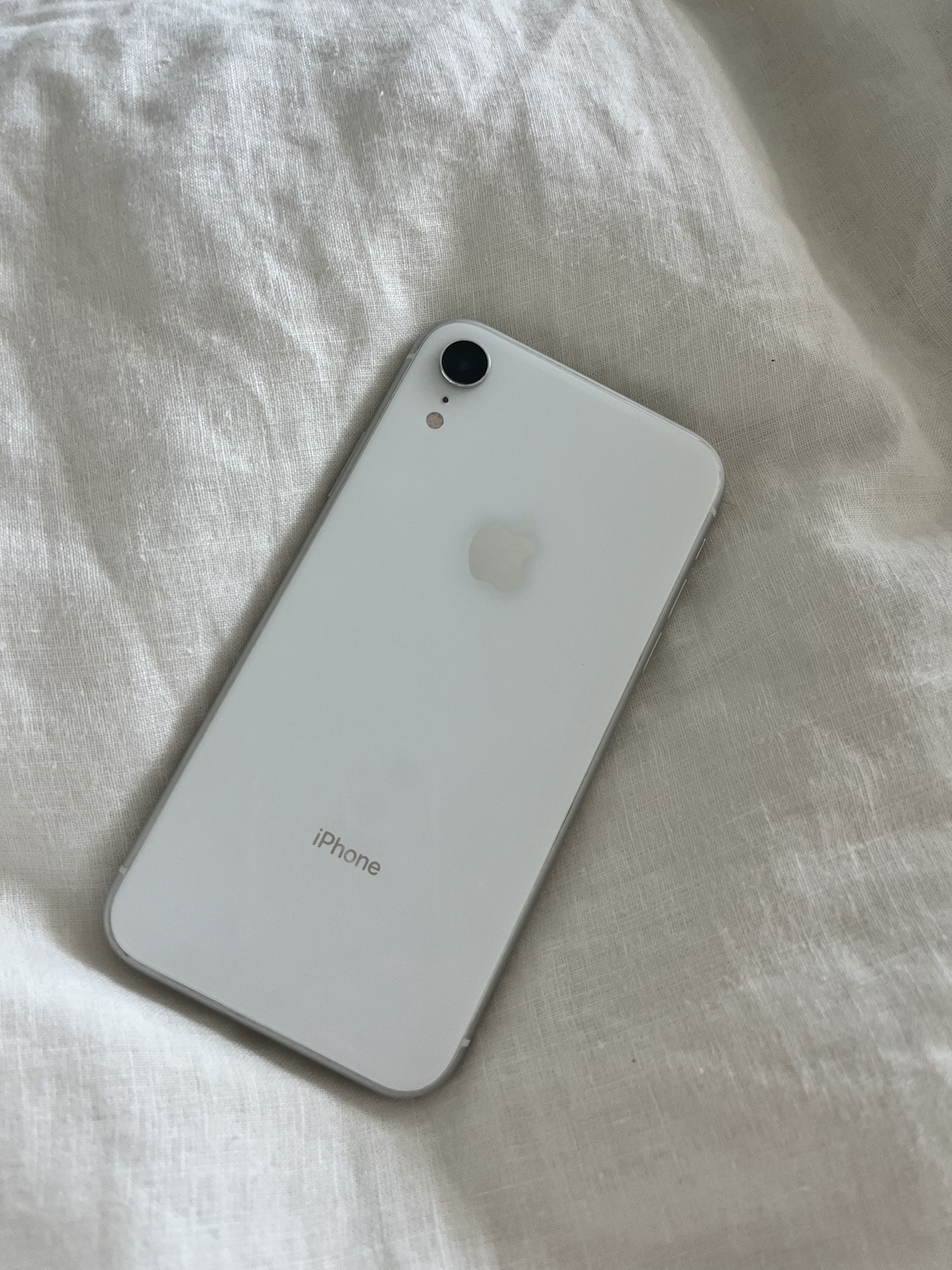 White iPhone XR - photo 2