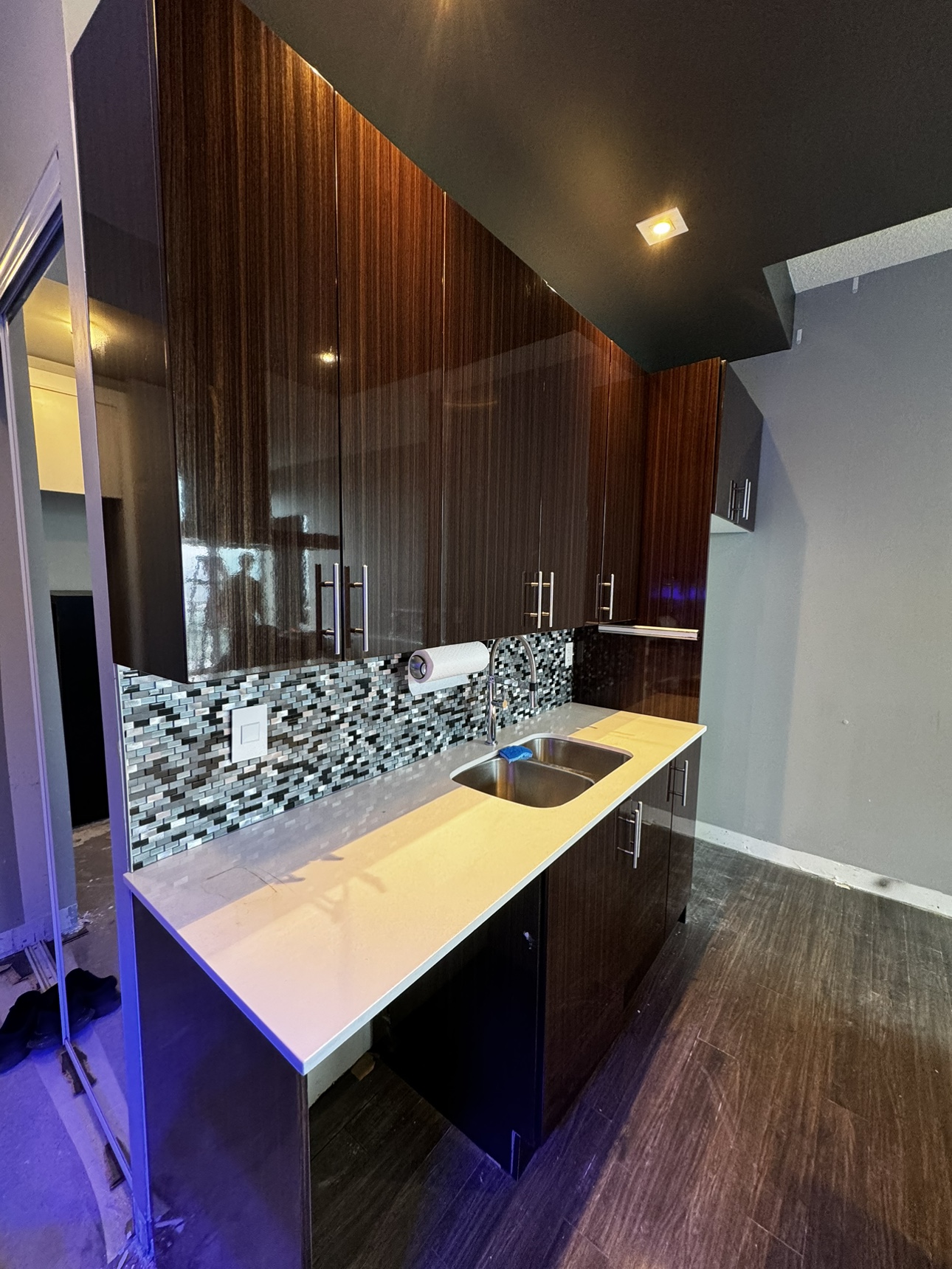 Kitchen Cabinetry island, quartz counters, sink, range fan - photo 3