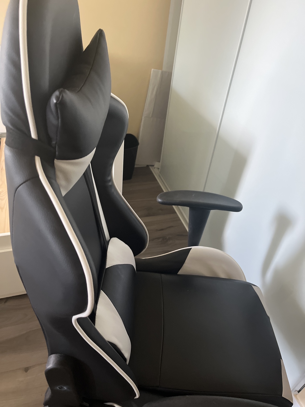 Gaming Chair with Lumbar Support - photo 5