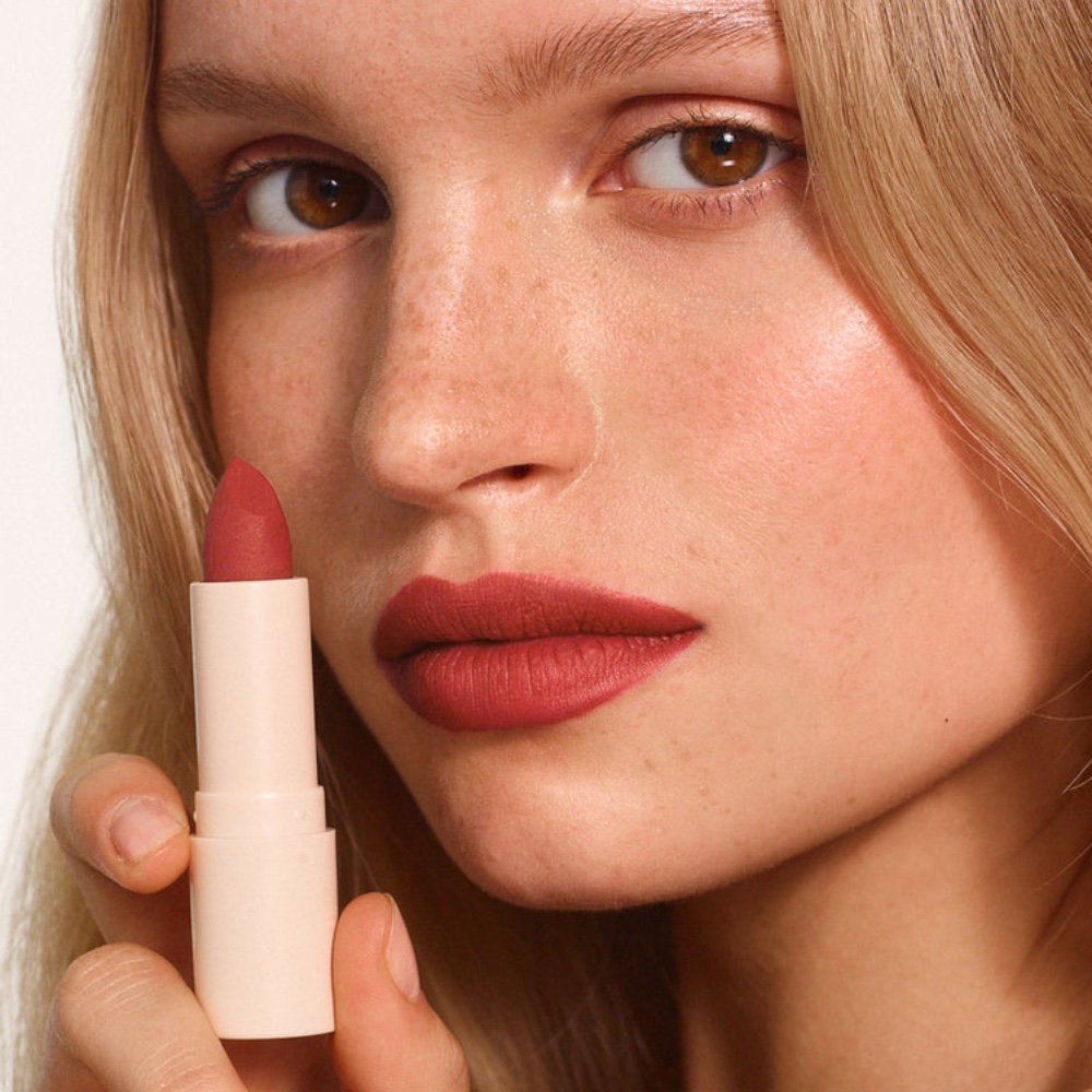 Sunnies Face Fluffmatte Lipstick in Girl Crush - photo 3
