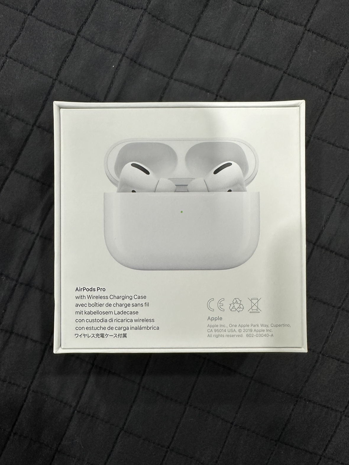 Used AirPod Pros with Wireless Charging Case image indicator(2)