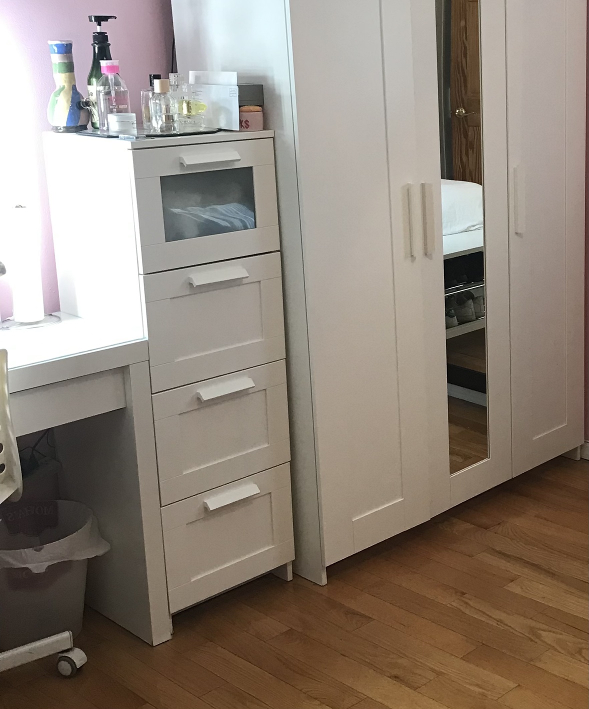 White 4 drawers chest