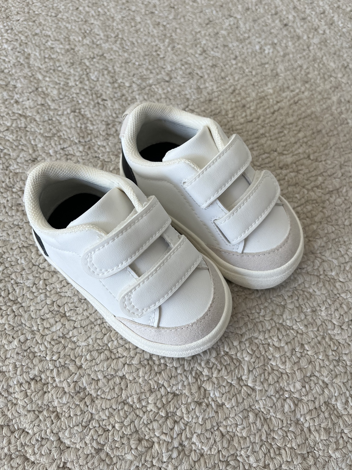 New H&M toddler Sneakers Size 18/19 thumbnail