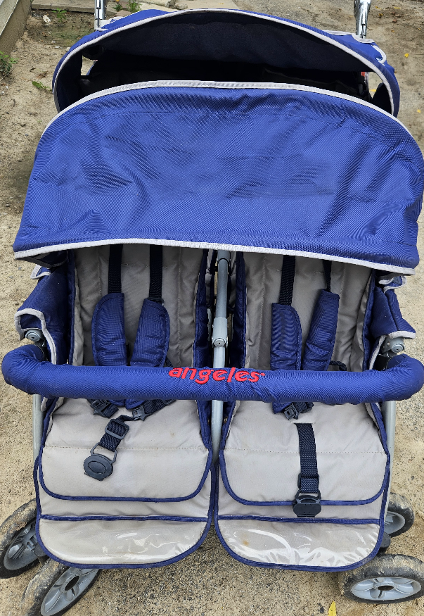 4 seat stroller in great condition thumbnail