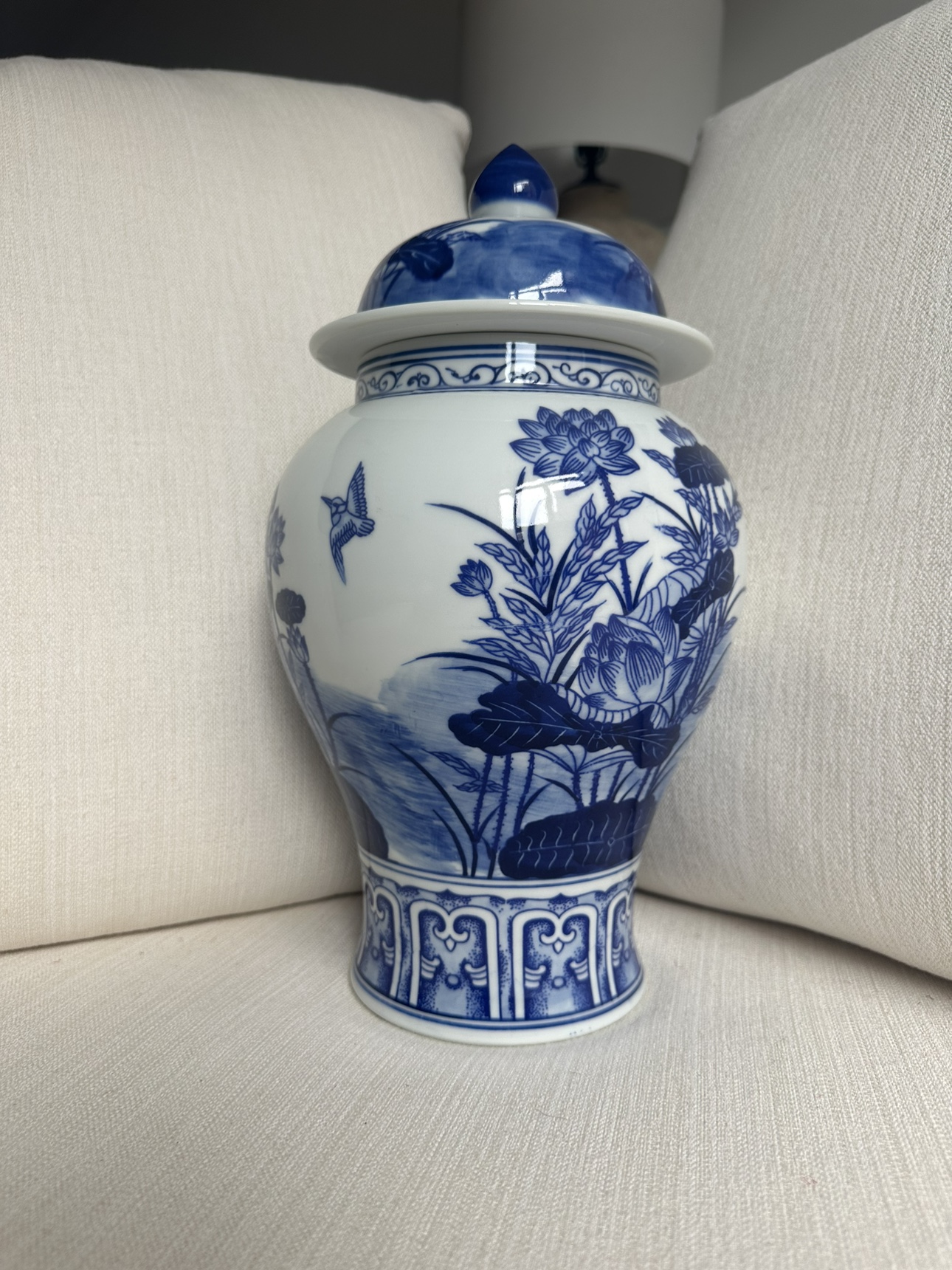 Williams Sonoma Large Blue China Jar image indicator(3)