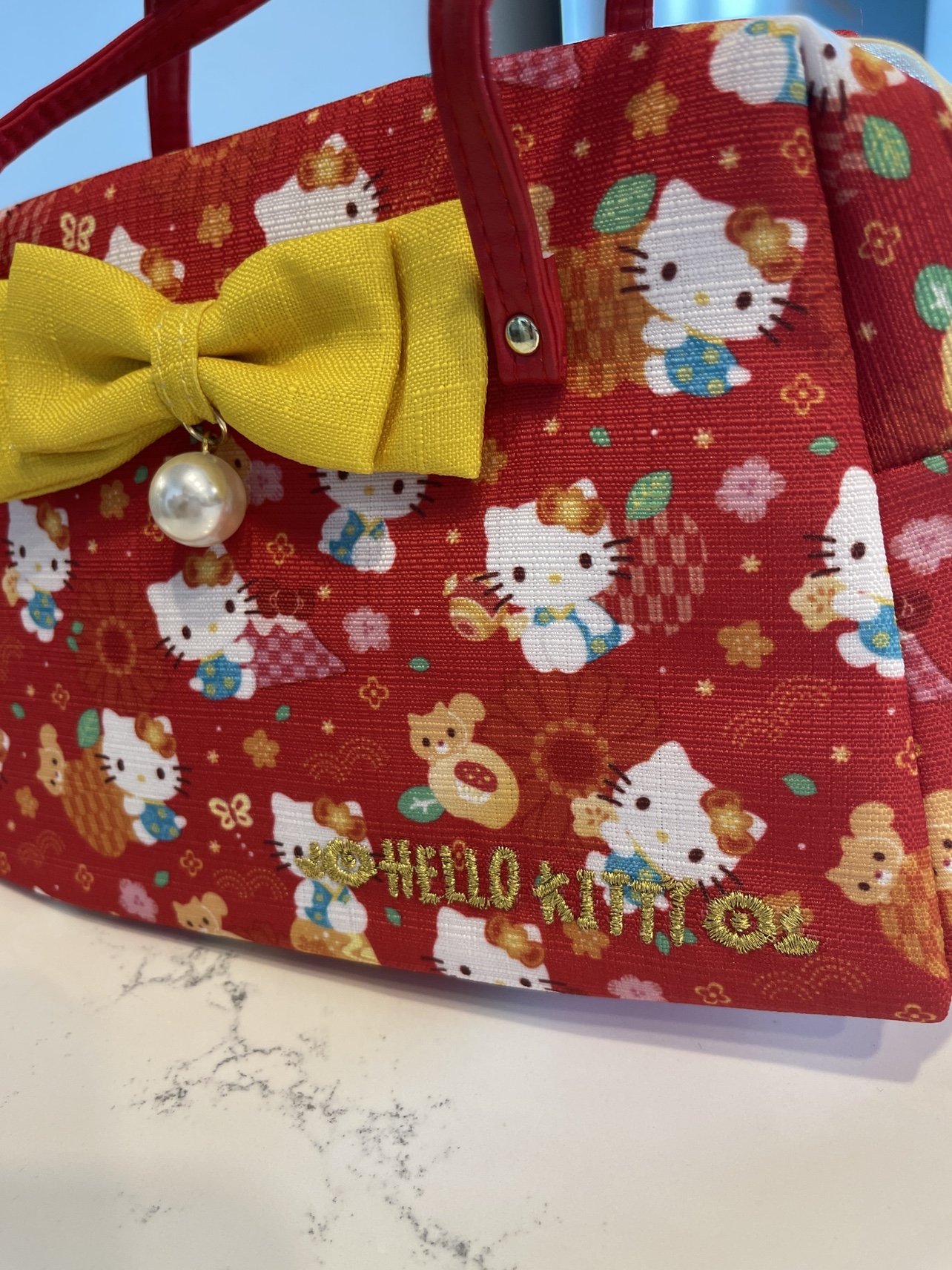 Brand New Hello Kitty Handbag with strap image indicator(7)