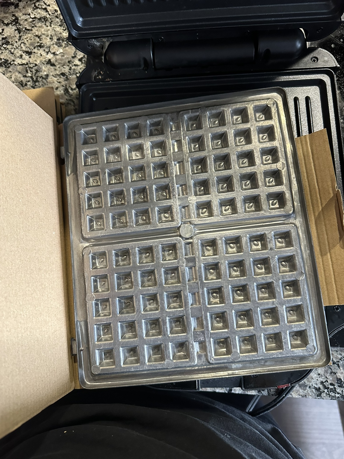Large Salton Electric Grill - 3 switchable attachments - photo 5