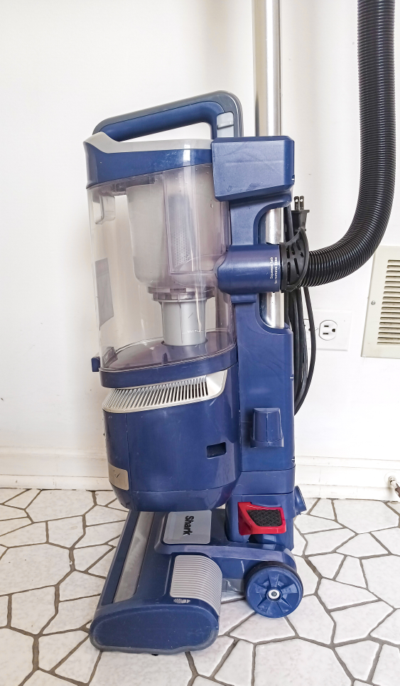 CLEANED and SANITIZED Shark Navigator Lift-Away Upright Vacuum - photo 4