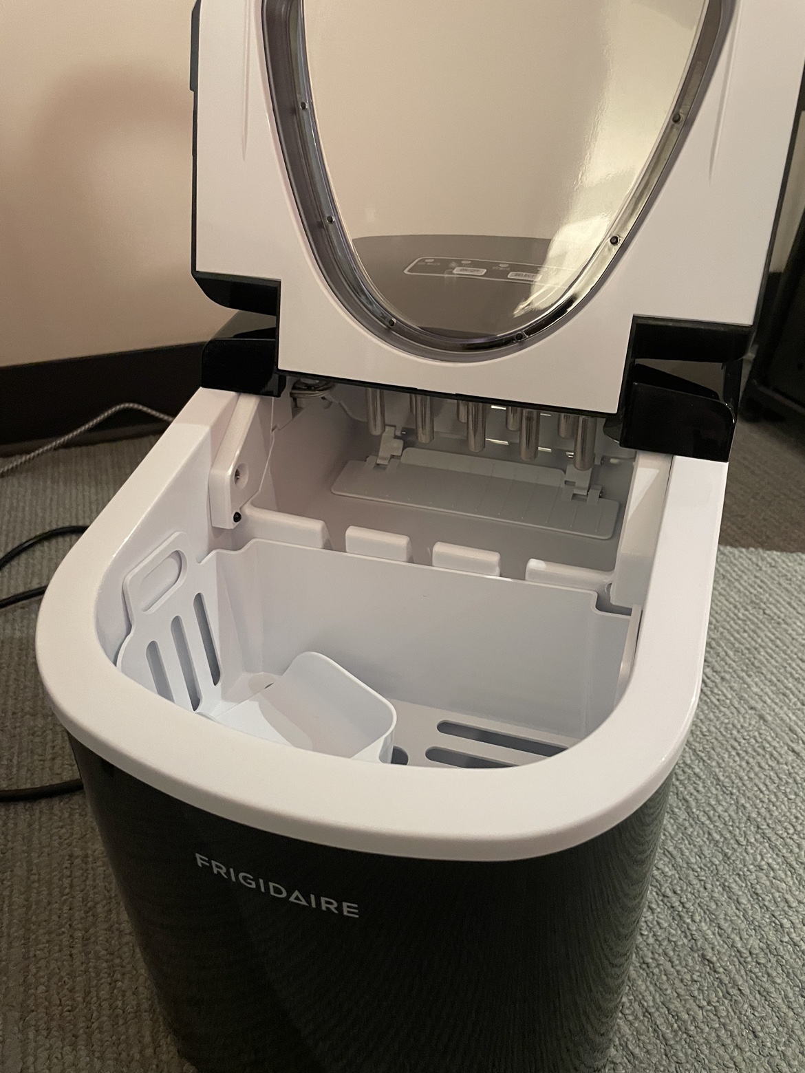 Frigidaire Ice Maker - photo 2