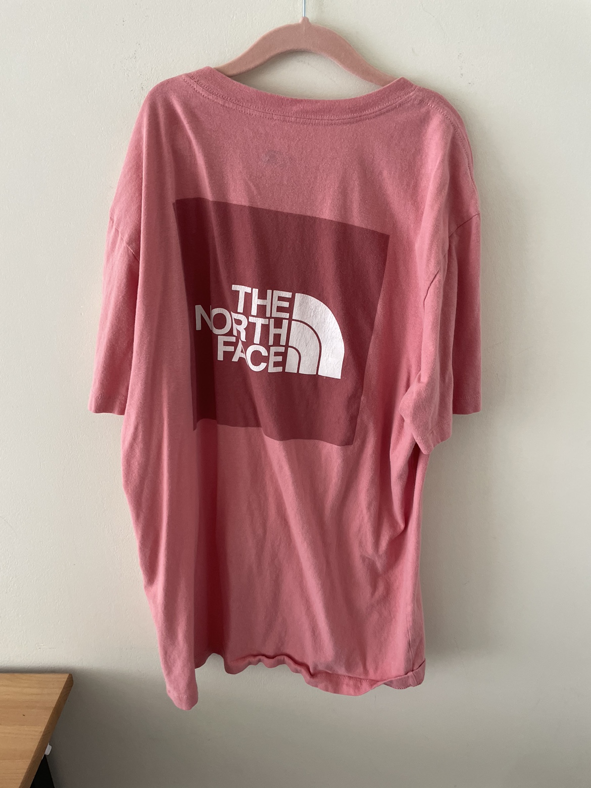 Pink North face t shirt - photo 3
